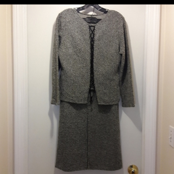 European Brand Dresses & Skirts - Women's Two piece Top/Skirt casual set.